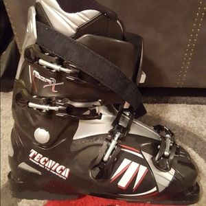 Tecnica Ski Boots
